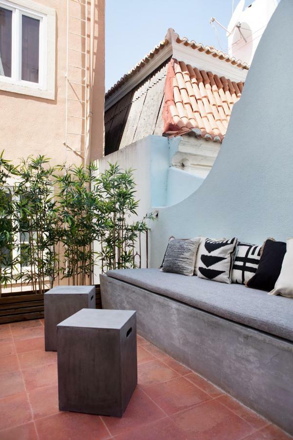 Renovated Charming Apartment With Terrace In Lapa Lisbon Exterior photo