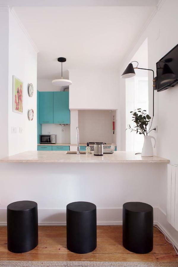 Renovated Charming Apartment With Terrace In Lapa Lisbon Exterior photo