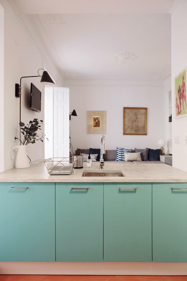 Renovated Charming Apartment With Terrace In Lapa Lisbon Exterior photo